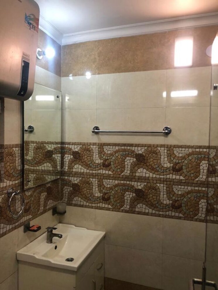 Bathroom, sector 11 dwarka 3 Bedroom 1500 Sq.Ft. Apartment In Sector 11 Dwarka Delhi 9798961