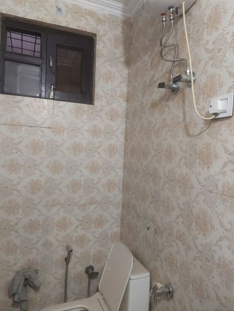 Bathroom, dwarka mor 2 Bedroom 810 Sq.Ft. Apartment In Dwarka Mor Delhi 9780495