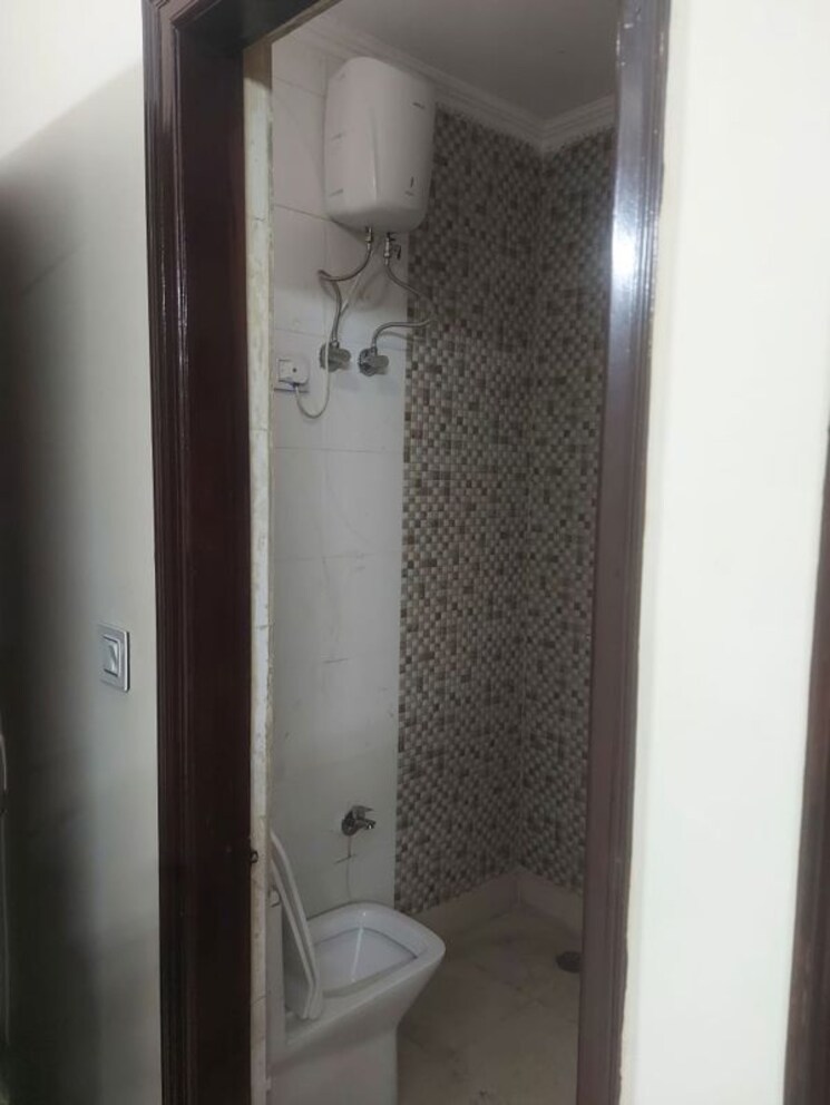 Bathroom, dwarka mor 2 Bedroom 810 Sq.Ft. Apartment In Dwarka Mor Delhi 9780495