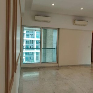 Room in 3 BHK Apartment at Enpar Lotus 101 Worli Residences, Kamala Mill – for Rent