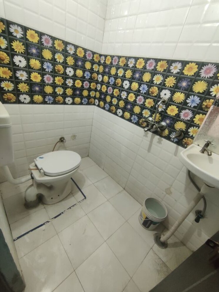 Bathroom, jai-apartments-vaishali 2 Bedroom 900 Sq.Ft. Builder Floor In Vaishali Sector 3 Ghaziabad 9799121