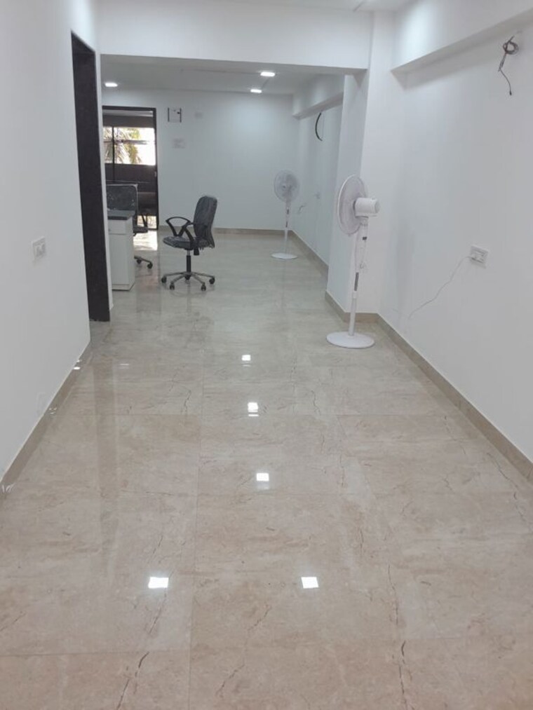 Room, the-zone Commercial Office Space in IT/SEZ 445 Sq.Ft. In Borivali West Mumbai 9799157