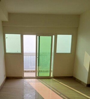 Room in 3 BHK Apartment at Eta Ii Greater Noida – for Sale
