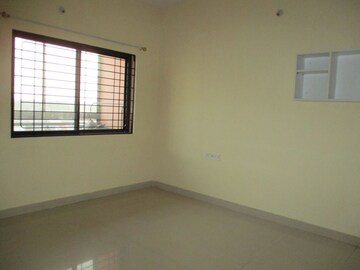 Room in 2 BHK Apartment at Beliaghata – for Rent