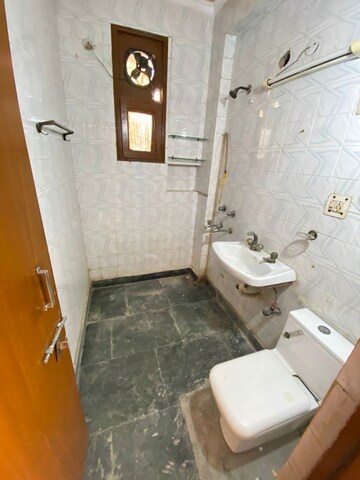 Bathroom in 3 BHK Apartment at Sector 7 Dwarka – for Rent