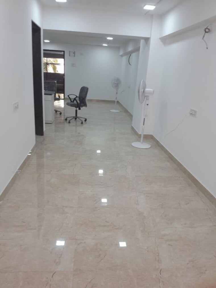 Room, borivali west Commercial Office Space 445 Sq.Ft. In Borivali West Mumbai 9799270