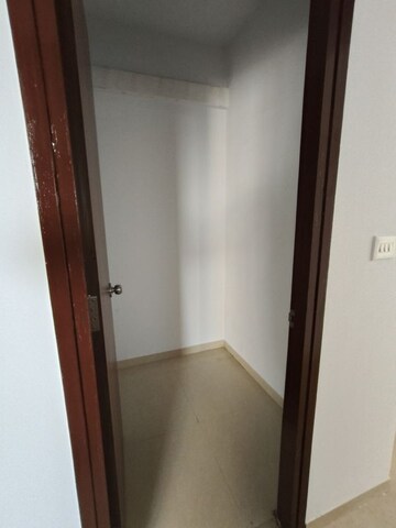 Room in 2.5 BHK Apartment at Lodha Lakeshore Greens, Dombivli East – for Rent