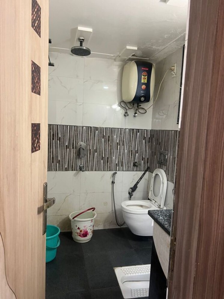 Bathroom, sector 18 dwarka 3 Bedroom 1700 Sq.Ft. Apartment In Sector 18 Dwarka Delhi 9799326