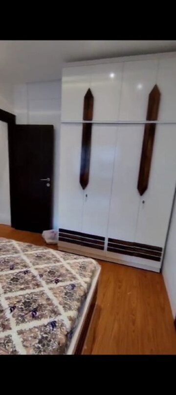 Room in 1 BHK Apartment at Bandra West – for Rent