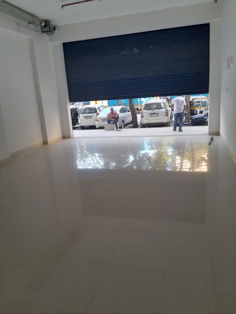 Room, borivali east Commercial Shop 505 Sq.Ft. In Borivali East Mumbai 9799430