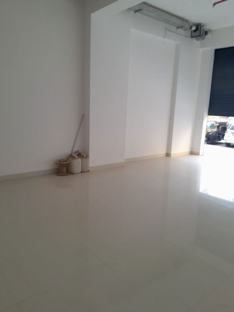 Room, borivali east Commercial Shop 505 Sq.Ft. In Borivali East Mumbai 9799430