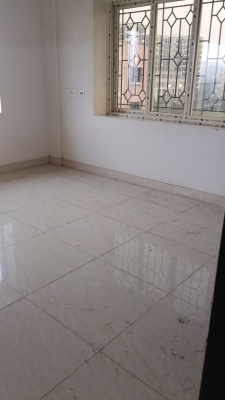 Room, sristi-plaza 3 Bedroom 1230 Sq.Ft. Apartment In Chinar Park Kolkata 9799502