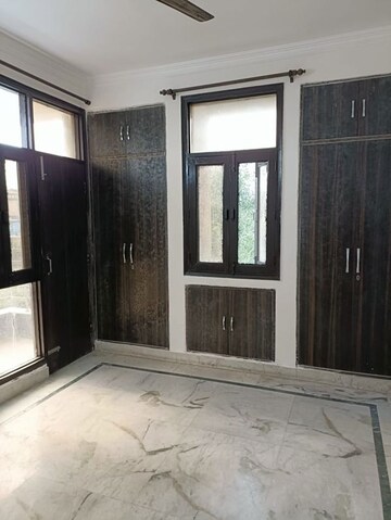 Room in 3 BHK Apartment at Sector 11 Dwarka – for Rent