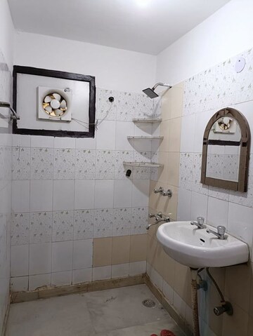 Bathroom in 3 BHK Apartment at Sector 11 Dwarka – for Rent