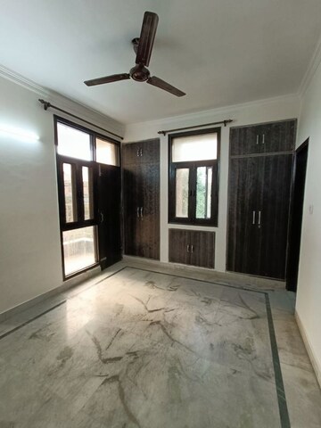 Room in 3 BHK Apartment at Sector 11 Dwarka – for Rent