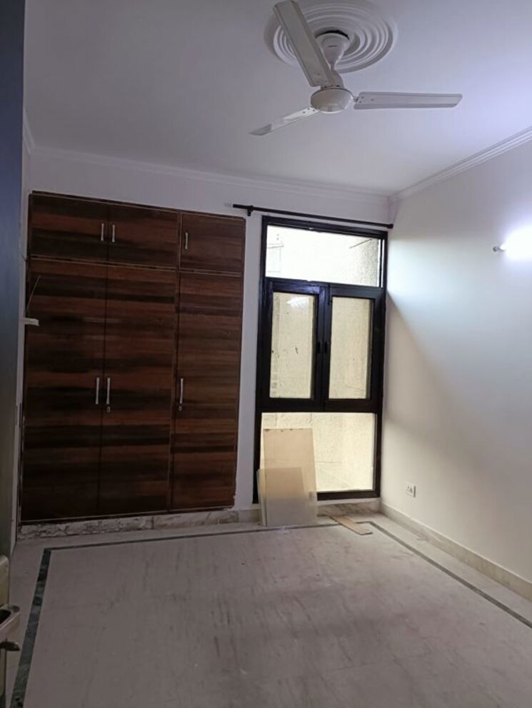 Room, sector 11 dwarka 3 Bedroom 1500 Sq.Ft. Apartment In Sector 11 Dwarka Delhi 9799564