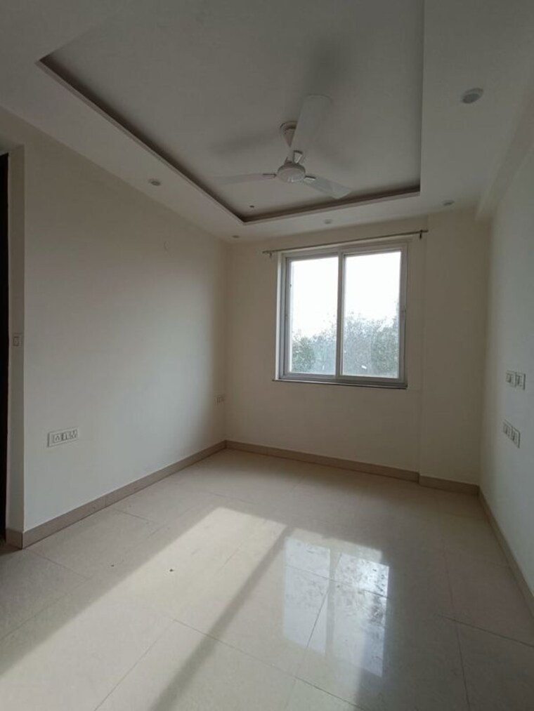 Room, sector 11 dwarka 3 Bedroom 1500 Sq.Ft. Apartment In Sector 11 Dwarka Delhi 9799564