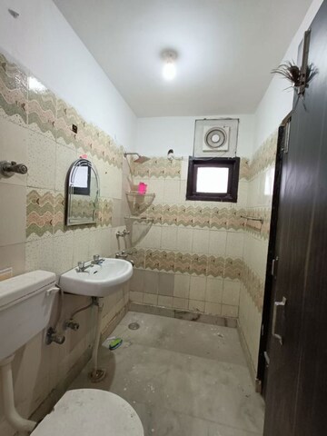 Bathroom in 3 BHK Apartment at Sector 11 Dwarka – for Rent
