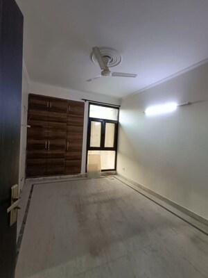 Room in 3 BHK Apartment at Sector 11 Dwarka – for Rent