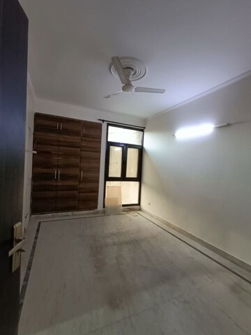 Room in 3 BHK Apartment at Sector 11 Dwarka – for Rent
