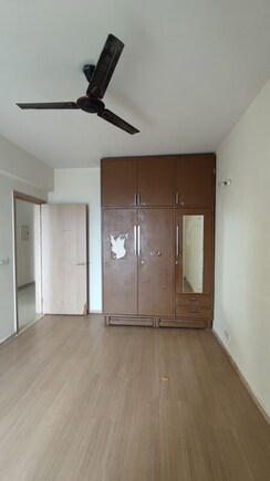 2.5 BHK Apartment For Rent in DLF Express Greens