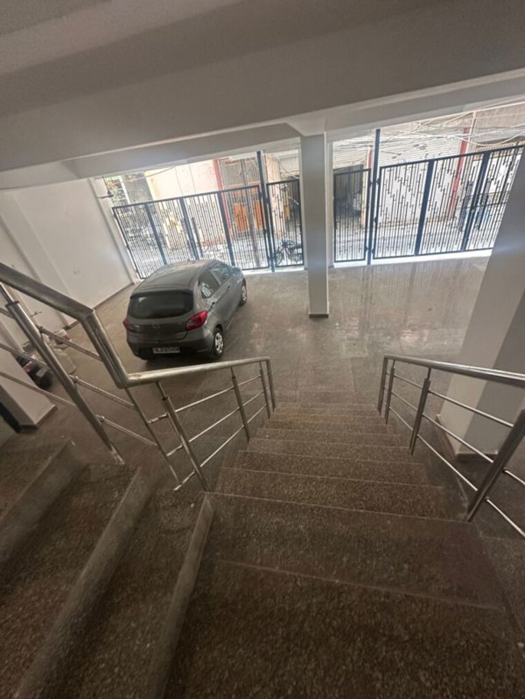  Parking, freedom fighters enclave 2 Bedroom 950 Sq.Ft. Builder Floor In Freedom Fighters Enclave Delhi 9799626