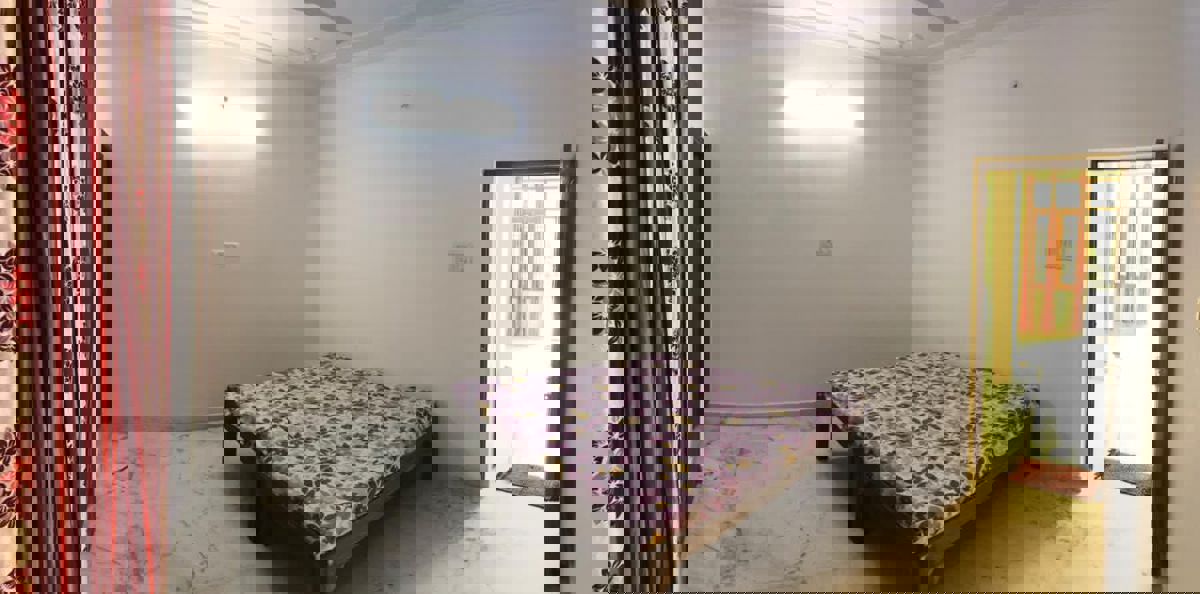 1.5 BHK + Extra Room Independent House For Rent in RWA Apartments Sector 19