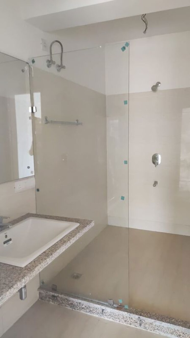 Bathroom, dlf-express-greens 3 Bedroom 1941 Sq.Ft. Apartment In Manesar Sector 1a Gurgaon 9799620