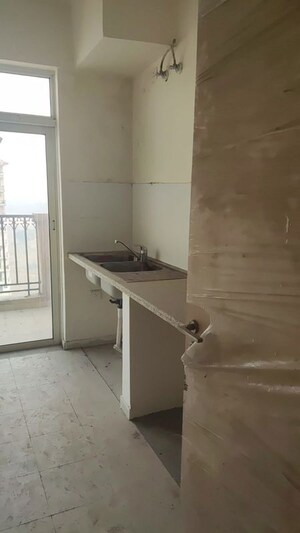 Room in 3 BHK Apartment at DLF Express Greens, Manesar Sector 1a – for Sale