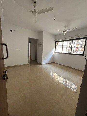 Room in 2 BHK Apartment at Lodha Downtown, Dombivli East – for Rent