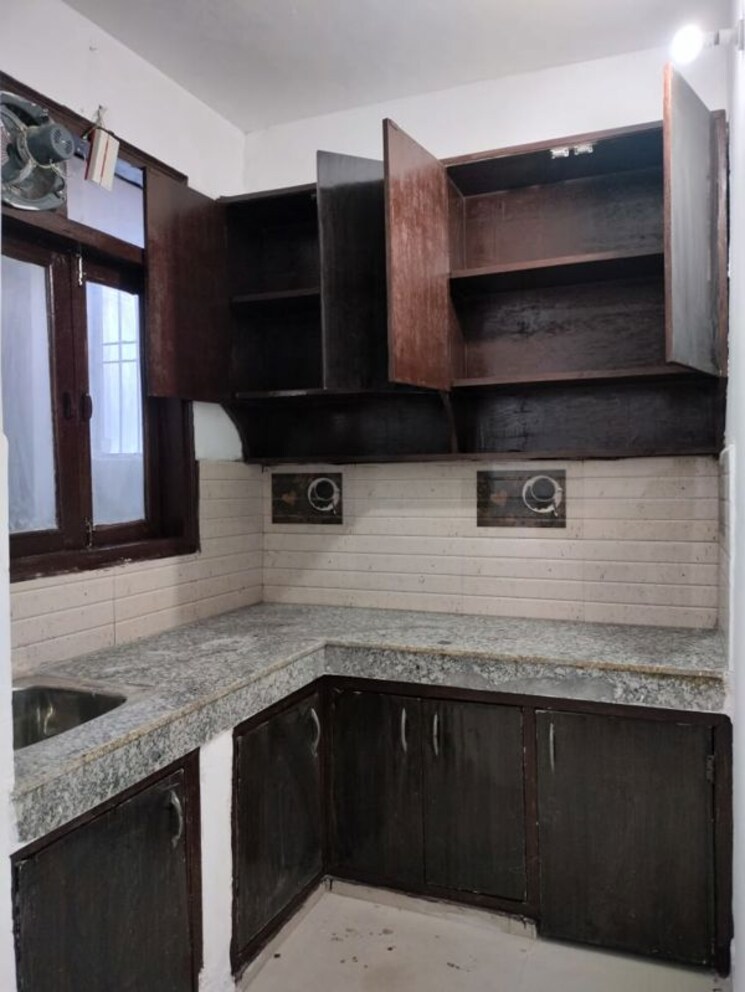Kitchen, paryavaran complex 1 Bedroom 450 Sq.Ft. Builder Floor In Paryavaran Complex Delhi 9799644
