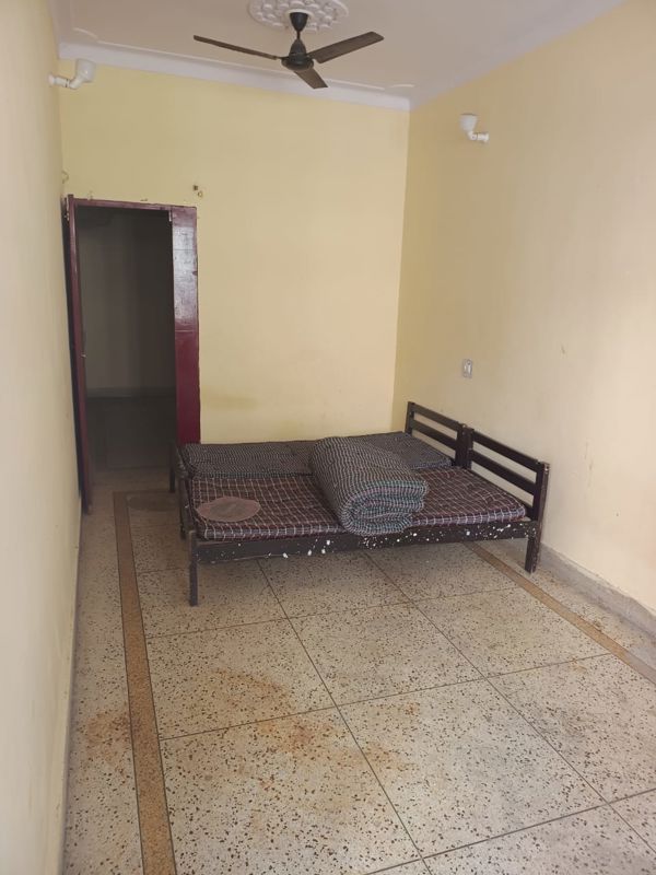 1.5 BHK + Extra Room 750 Sq.Ft. Independent House in RWA Apartments Sector 20