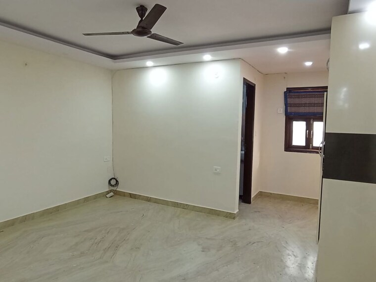 Room, west patel nagar 2 Bedroom 1000 Sq.Ft. Builder Floor In West Patel Nagar Delhi 9799649