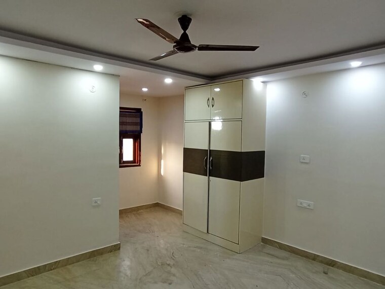 Room, west patel nagar 2 Bedroom 1000 Sq.Ft. Builder Floor In West Patel Nagar Delhi 9799649