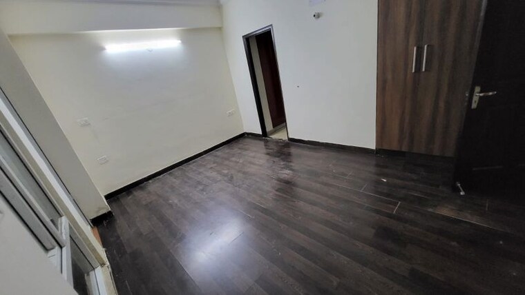 Room, ss-linden 4 Bedroom 2700 Sq.Ft. Builder Floor In Sector 84 Gurgaon 9799652