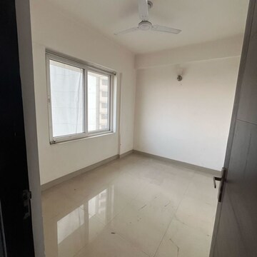 Room in 1 BHK Apartment at Eldeco Aamantran, Sector 119 – for Rent
