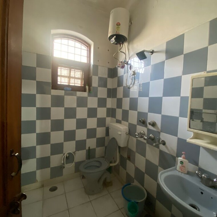 Bathroom, sector 21a 3 Bedroom 500 Sq.Yd. Independent House In Sector 21a Faridabad 9799675