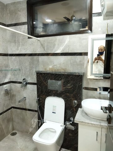 Furnished Amenities in 3 BHK Builder Floor at East Of Kailash – for Rent