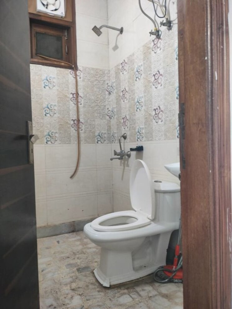 Bathroom, malviya nagar 1 Bedroom 650 Sq.Ft. Builder Floor In Malviya Nagar Delhi 9799736