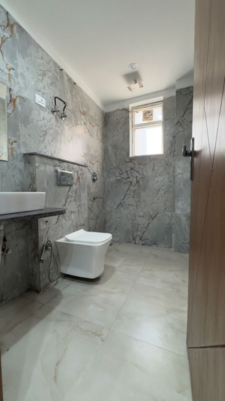 Bathroom, chattarpur 3 Bedroom 1500 Sq.Ft. Builder Floor In Chattarpur Delhi 9799947
