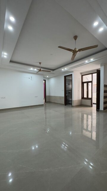 Room in 3 BHK Builder Floor at Chattarpur – for Rent