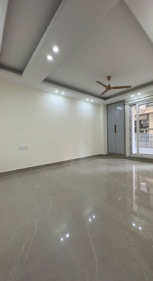 Room in 3 BHK Builder Floor at Chattarpur – for Rent