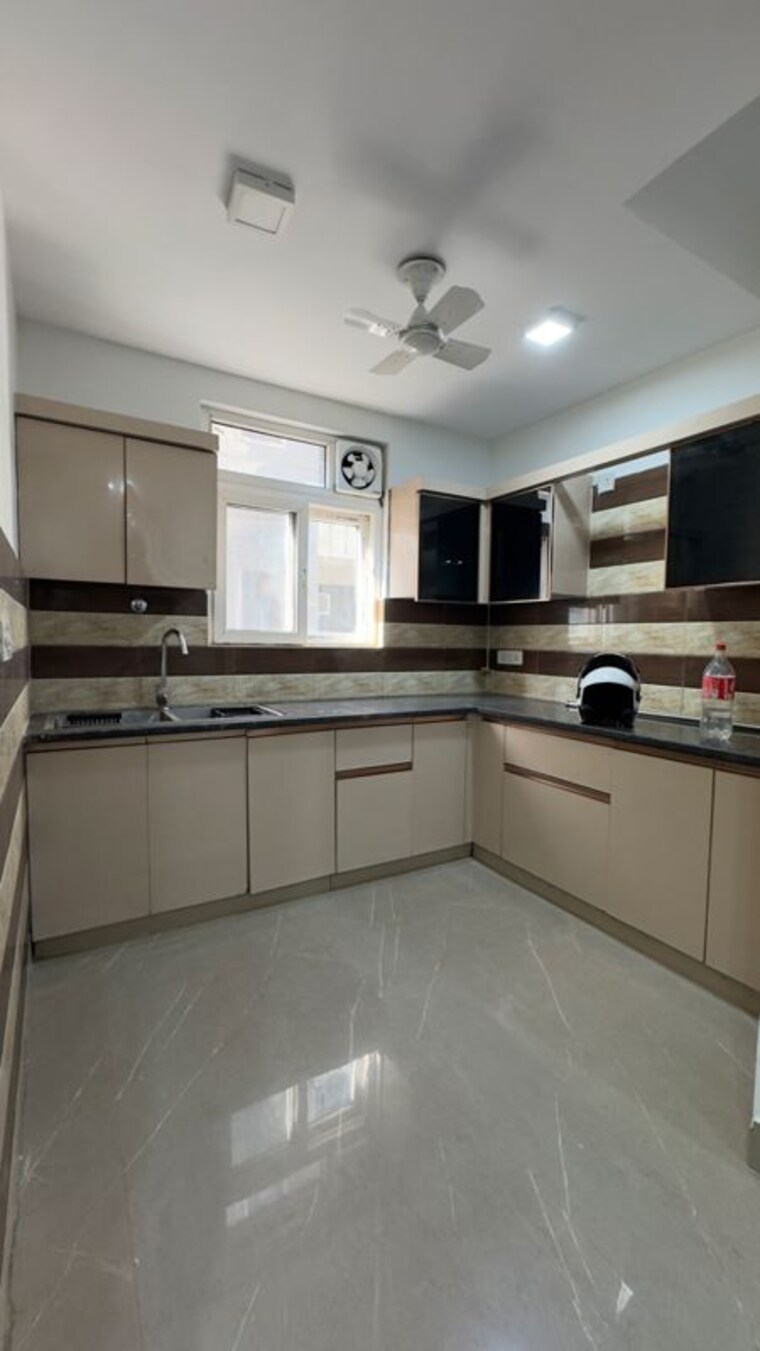 Kitchen, chattarpur 3 Bedroom 1500 Sq.Ft. Builder Floor In Chattarpur Delhi 9799947