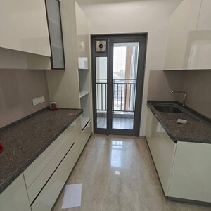 Room in 3 BHK Apartment at Enpar Lotus 101 Worli Residences, Kamala Mill – for Rent