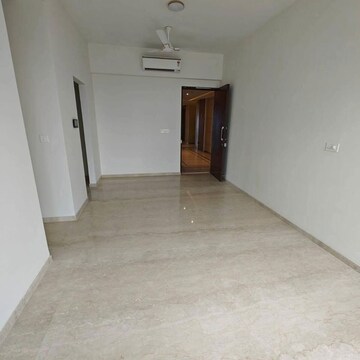 Room in 3 BHK Apartment at Enpar Lotus 101 Worli Residences, Kamala Mill – for Rent