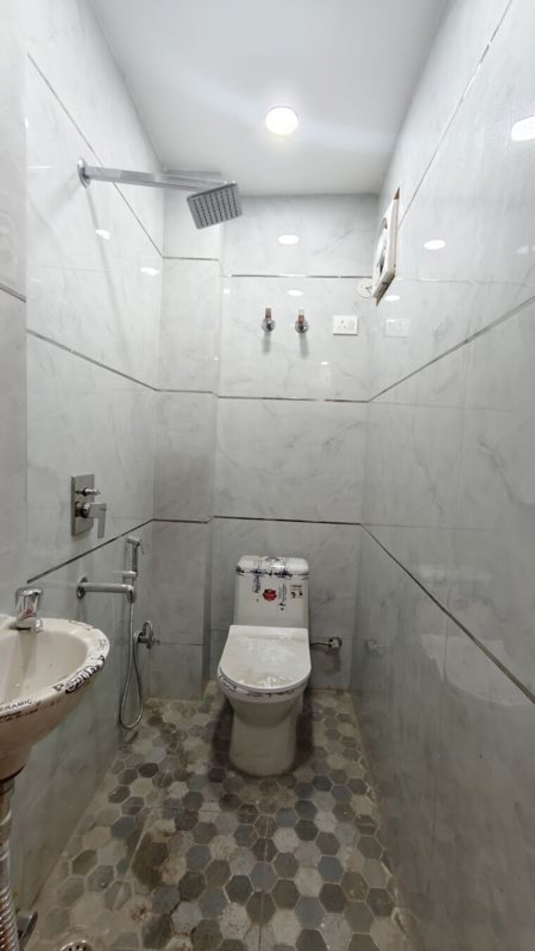 Bathroom, govindpuri 2 Bedroom 650 Sq.Ft. Builder Floor In Govindpuri Delhi 9786454