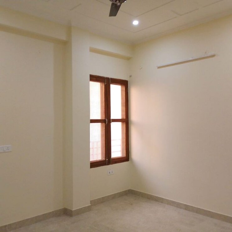 Room, palam vihar extension 3.5 Bedroom 1400 Sq.Ft. Apartment In Palam Vihar Extension Gurgaon 9800085
