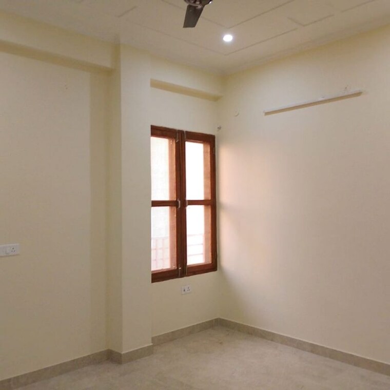Room, palam vihar extension 3.5 Bedroom 1400 Sq.Ft. Apartment In Palam Vihar Extension Gurgaon 9800085