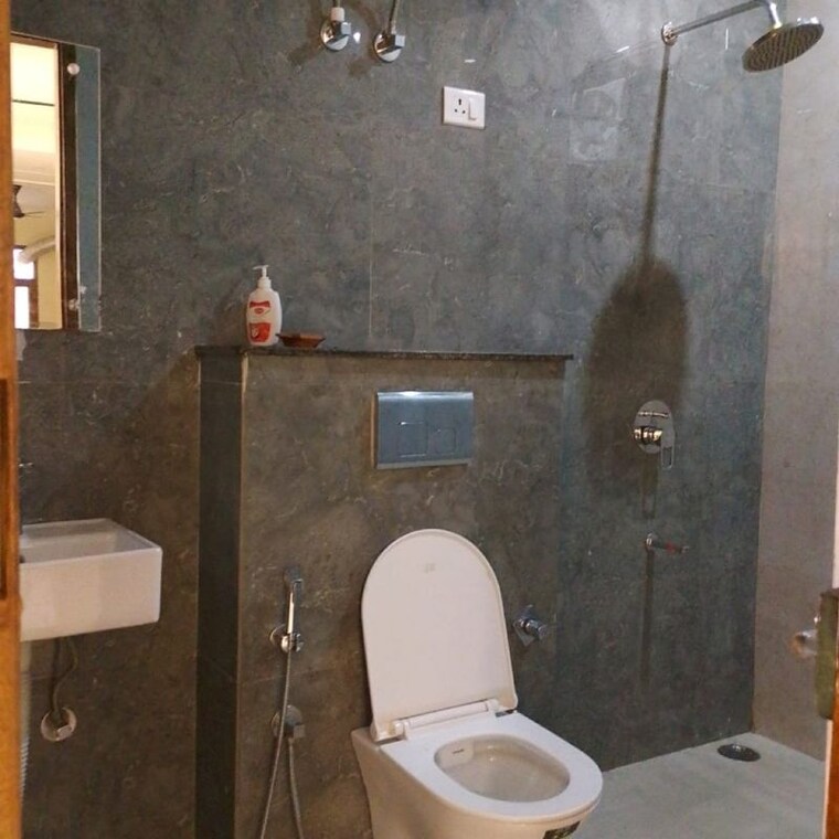 Bathroom, palam vihar extension 3.5 Bedroom 1400 Sq.Ft. Apartment In Palam Vihar Extension Gurgaon 9800085