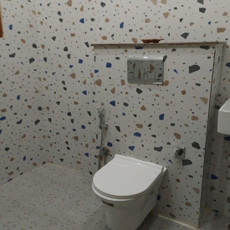 Bathroom, palam vihar extension 3.5 Bedroom 1400 Sq.Ft. Apartment In Palam Vihar Extension Gurgaon 9800085